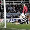 Newcastle 1 v 2 Man U&nbsp;:&nbsp;Man Utd take the lead after half-time as Dimitar Berbatov slots home from the angle following Steven Taylor's defensive error