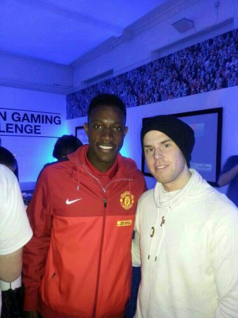 Kai 'deto' Wollin meets the Manchester United squad as he wins the Epson Gaming Challenge