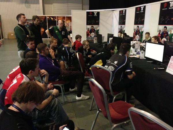 Action from the i47 Multiplay 1v1 FIFA 13 Pro Cup