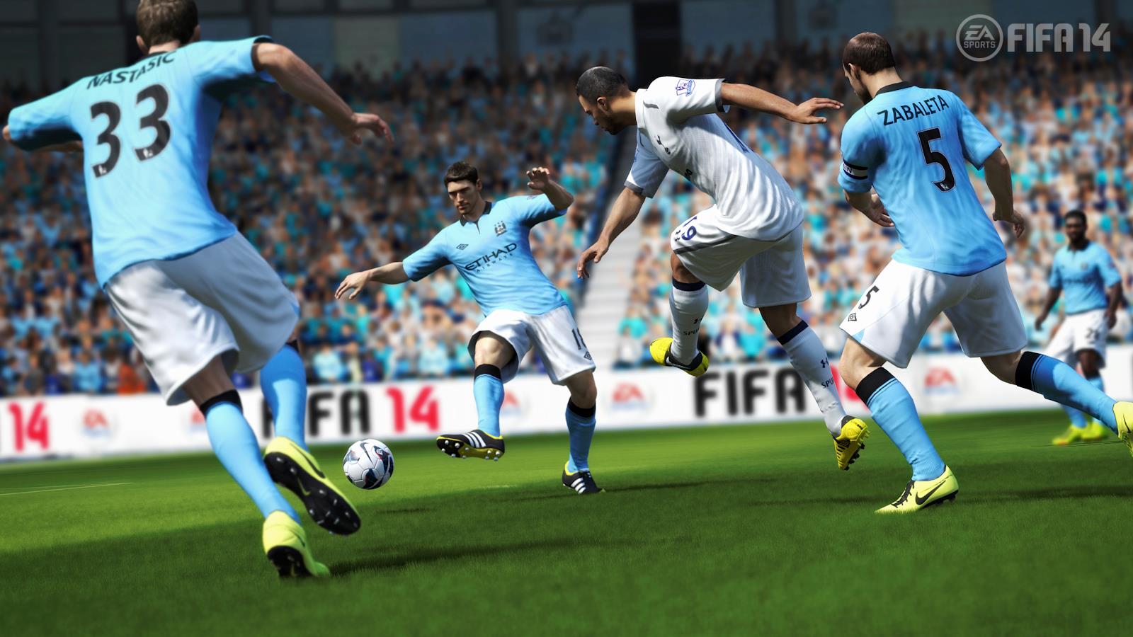 With Teammate Intelligence in FIFA 14, players will have better decision-making and teams will play smarter on both the attack and defense to bring the beauty of the game to life.