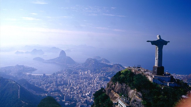 The tenth edition of the largest videogame tournament in the world promises an unforgettable tournament with the announcement that 2014 FIFA World Cup™ hosts Brazil will also host the FIWC 2014 Grand Final. That’s right, the FIFA Interactive World Cup 2014 will be held in Rio de Janeiro during the 2014 FIFA World Cup™!
